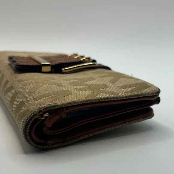 Michael Kors Logo 3 Strap Wallet - Picture 8 of 12